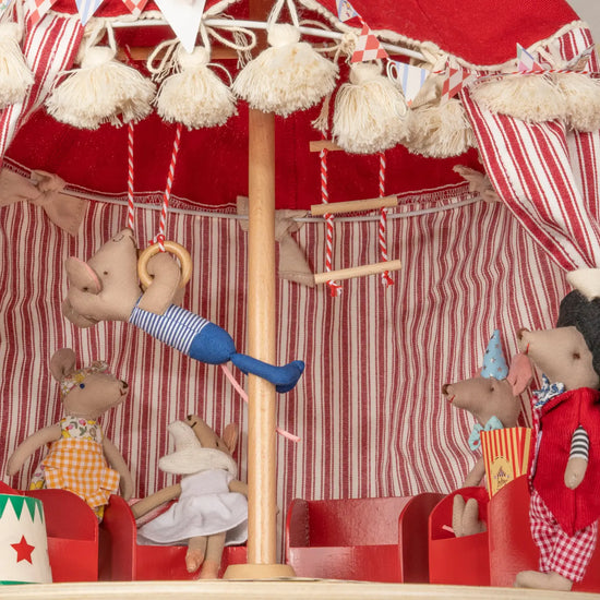 Levlovs Circus Tent