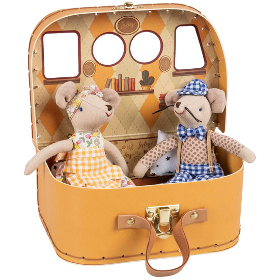 Grandparent Mice in a Camper Levlovs