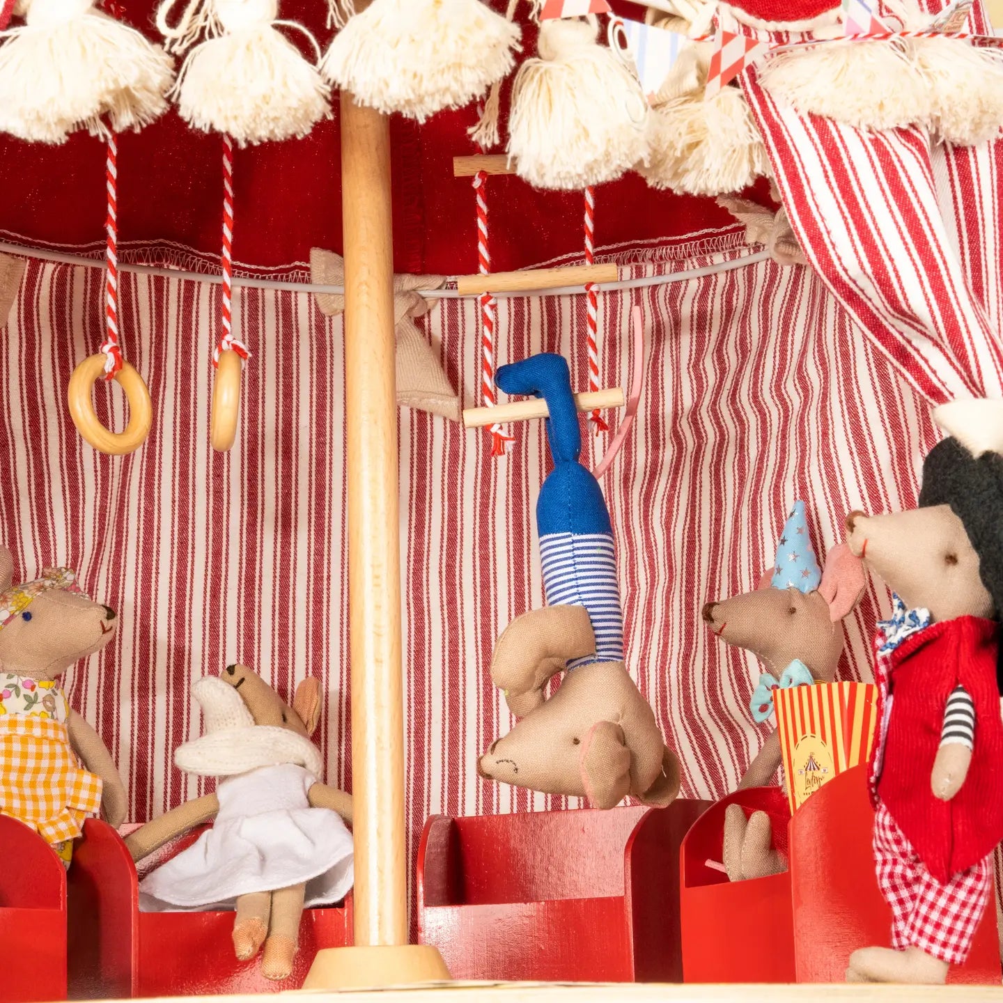 Levlovs Circus Tent